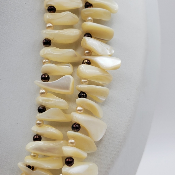 Off White Shell Choker Two Strand Necklace Beaded Vintage MOP Jewelry MCM - Picture 4 of 6